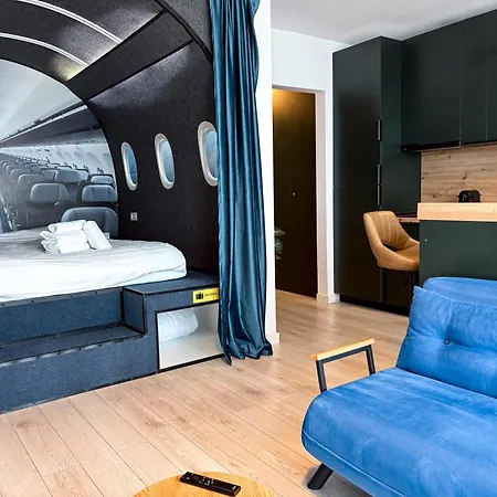 Airliner First Class Apartment *