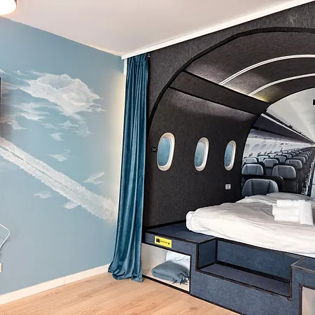 Airliner First Class Apartment *